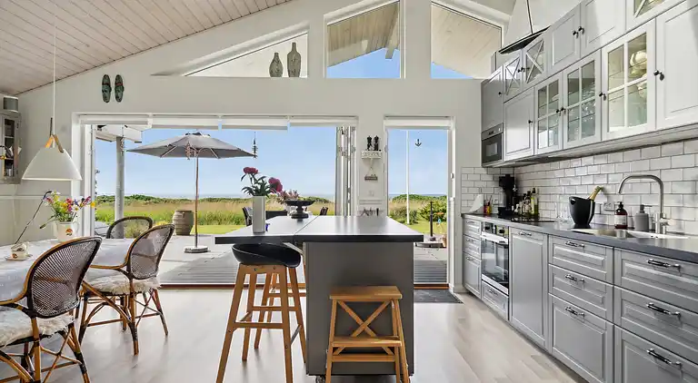 Fantastisk sommerhus med havudsigt 