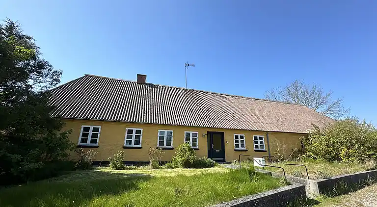 Hyggelig, ældre ejendom på Ærø.
