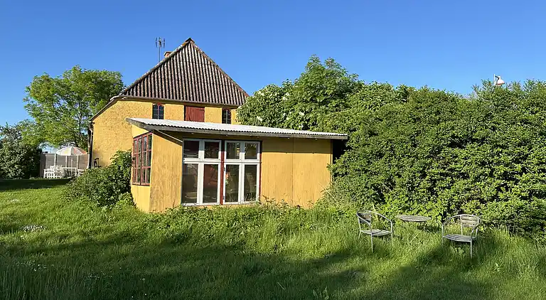 Hyggelig, ældre ejendom på Ærø.