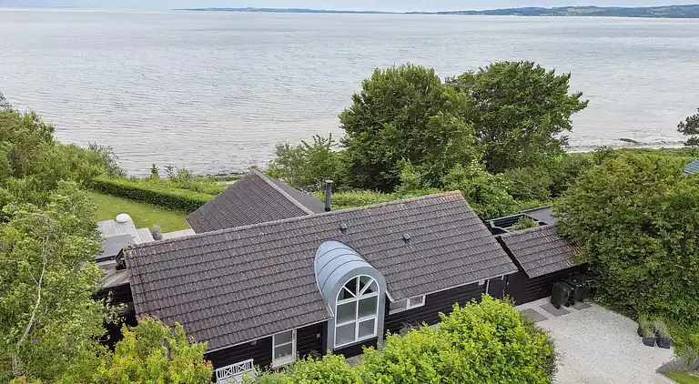 Lækkert sommerhus med panoramaudsigt og udespa