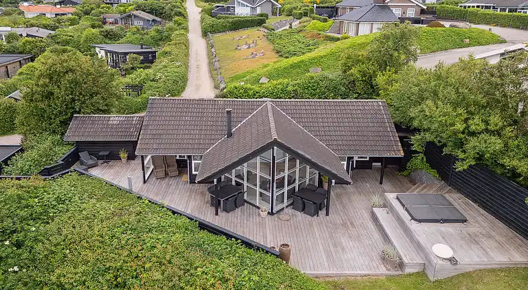 Lækkert sommerhus med panoramaudsigt og udespa