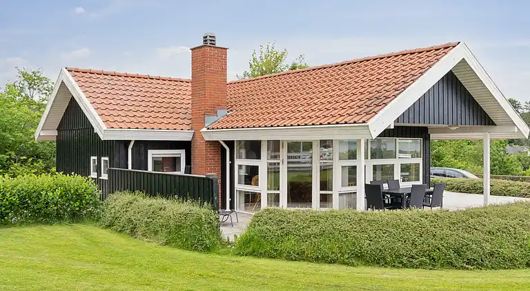 Schönes Sommerhaus mit Meerblick