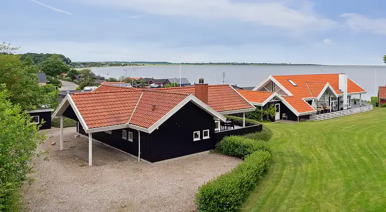 Schönes Sommerhaus mit Meerblick
