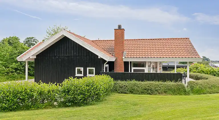 Schönes Sommerhaus mit Meerblick