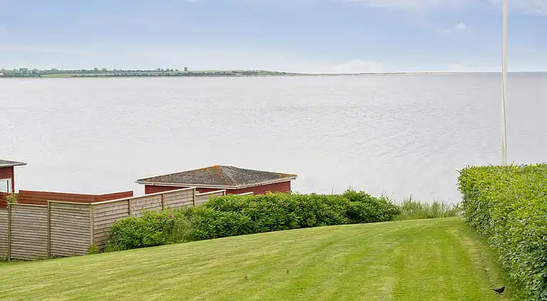 Schönes Sommerhaus mit Meerblick