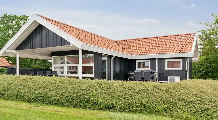 Schönes Sommerhaus mit Meerblick