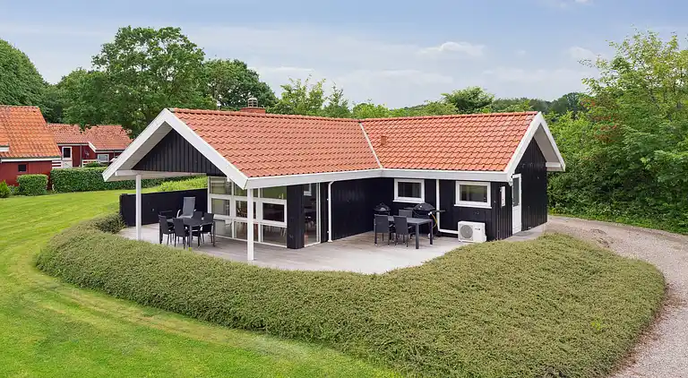 Schönes Sommerhaus mit Meerblick