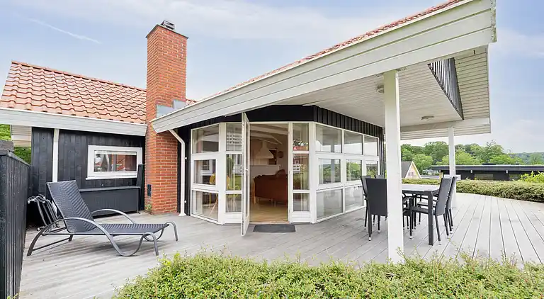 Schönes Sommerhaus mit Meerblick