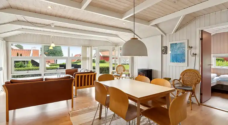 Schönes Sommerhaus mit Meerblick