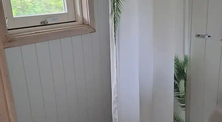 Hyggeligt sommerhus i rolige omgivelser.