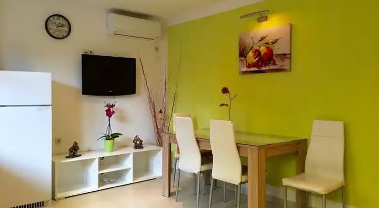 One bedroom apartment near beach Zavalatica, Korčula