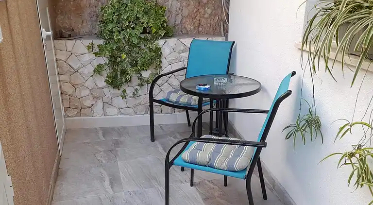One bedroom apartment near beach Zavalatica, Korčula