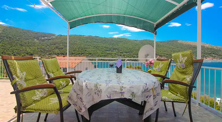 Two bedroom apartment near beach Grebaštica (Šibenik)