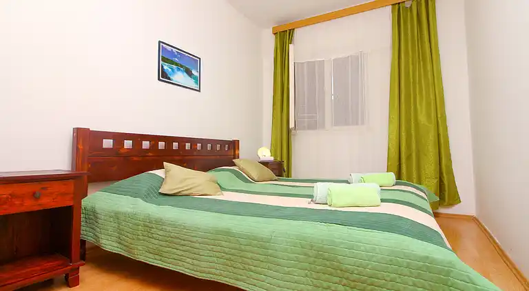 Two bedroom apartment near beach Grebaštica (Šibenik)