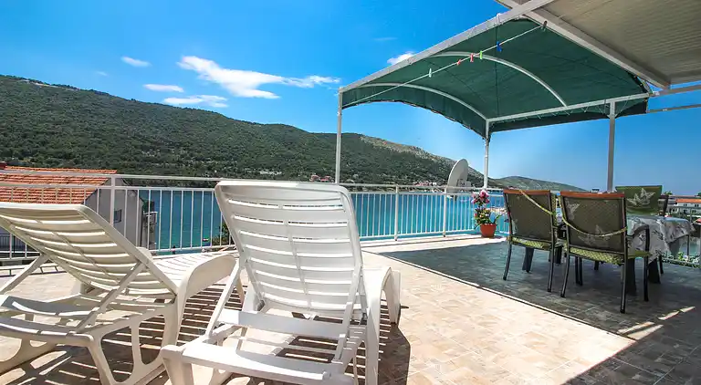Two bedroom apartment near beach Grebaštica (Šibenik)