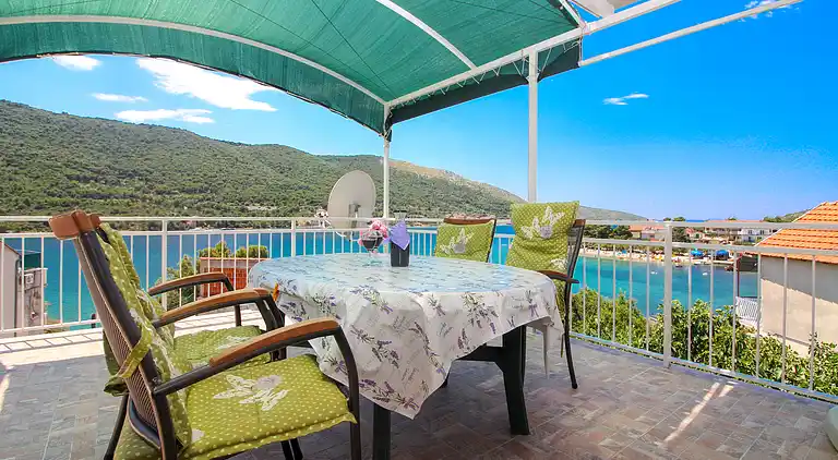 Two bedroom apartment near beach Grebaštica (Šibenik)