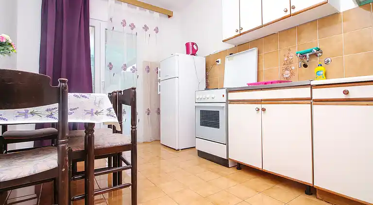 Two bedroom apartment near beach Grebaštica (Šibenik)