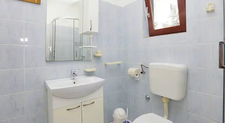 2-Zimmer-Ferienwohnung am Strand Jezera, Murter (A-796-a)