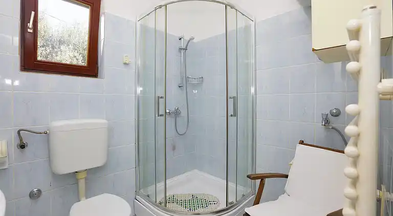 2-Zimmer-Ferienwohnung am Strand Jezera, Murter (A-796-a)