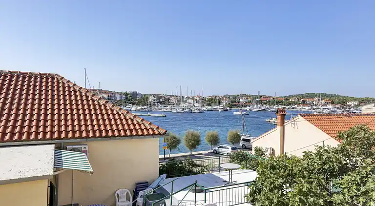 2-Zimmer-Ferienwohnung am Strand Jezera, Murter (A-796-a)