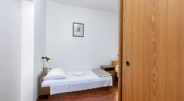 2-Zimmer-Ferienwohnung am Strand Jezera, Murter (A-796-a)