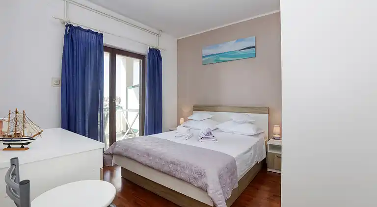 2-Zimmer-Ferienwohnung am Strand Jezera, Murter (A-796-a)