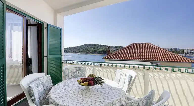 2-Zimmer-Ferienwohnung am Strand Jezera, Murter (A-796-a)