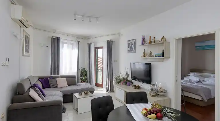 2-Zimmer-Ferienwohnung am Strand Jezera, Murter (A-796-a)