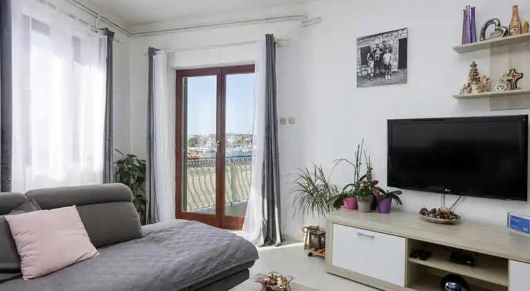 2-Zimmer-Ferienwohnung am Strand Jezera, Murter (A-796-a)
