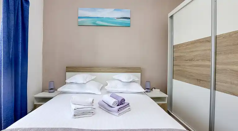 2-Zimmer-Ferienwohnung am Strand Jezera, Murter (A-796-a)