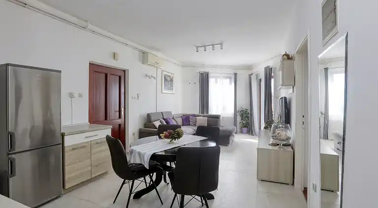 2-Zimmer-Ferienwohnung am Strand Jezera, Murter (A-796-a)