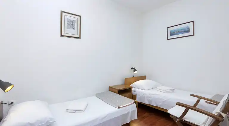 2-Zimmer-Ferienwohnung am Strand Jezera, Murter (A-796-a)