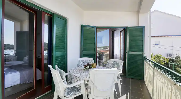 2-Zimmer-Ferienwohnung am Strand Jezera, Murter (A-796-a)