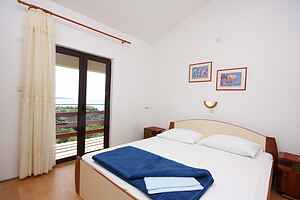 One bedroom apartment with terrace and sea view Supetarska