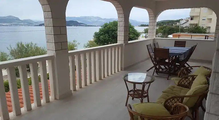 Two bedroom apartment near beach Slatine (Čiovo) (A-1128-c)