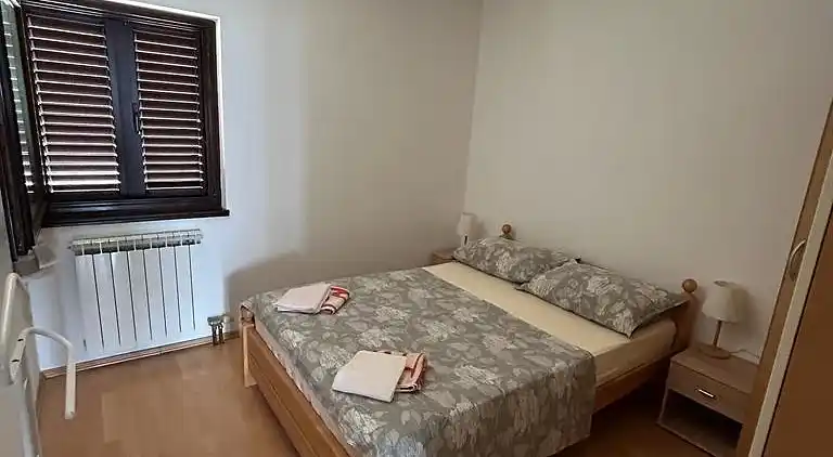 Two bedroom apartment near beach Slatine (Čiovo) (A-1128-c)