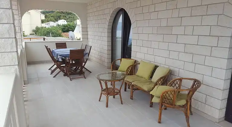 Two bedroom apartment near beach Slatine (Čiovo) (A-1128-c)