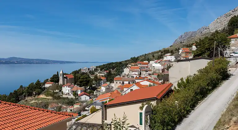 Three bedroom apartment with balcony and sea view Mimice,