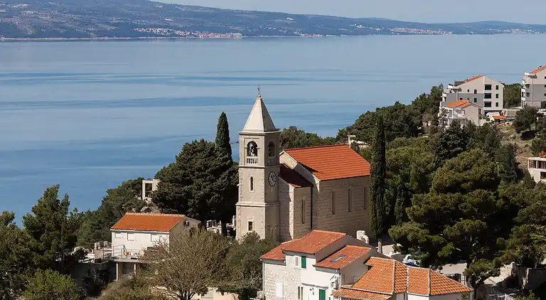 Three bedroom apartment with balcony and sea view Mimice,