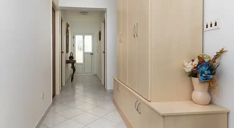 Three bedroom apartment with balcony and sea view Mimice,