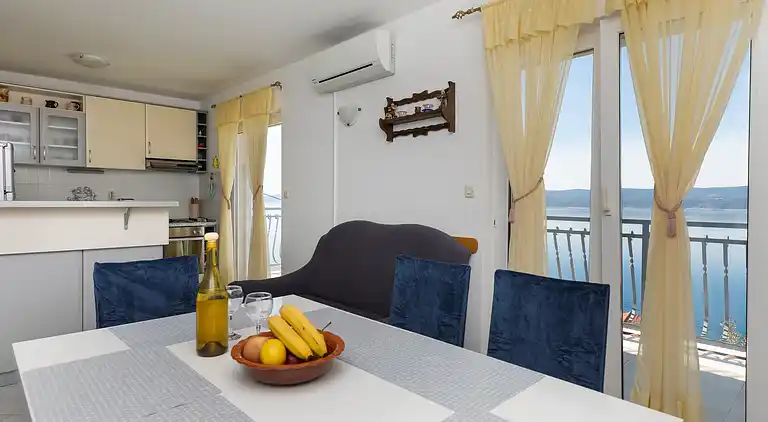 Three bedroom apartment with balcony and sea view Mimice,