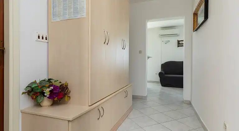 Three bedroom apartment with balcony and sea view Mimice,