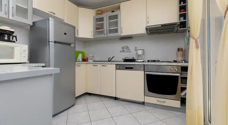 Three bedroom apartment with balcony and sea view Mimice,