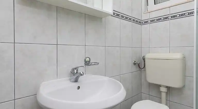 Three bedroom apartment with balcony and sea view Mimice,
