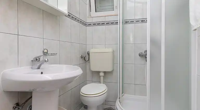 Three bedroom apartment with balcony and sea view Mimice,