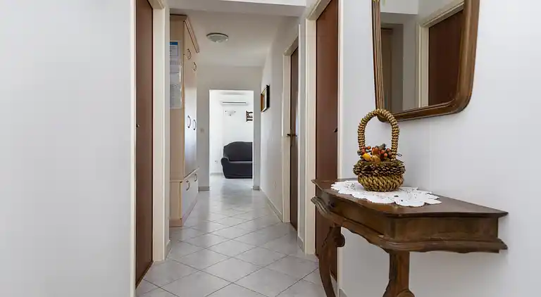 Three bedroom apartment with balcony and sea view Mimice,
