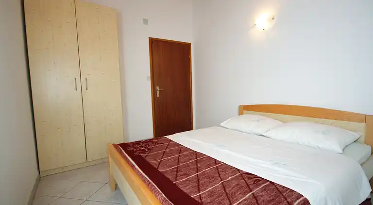 One bedroom apartment with terrace and sea view Grebaštica,