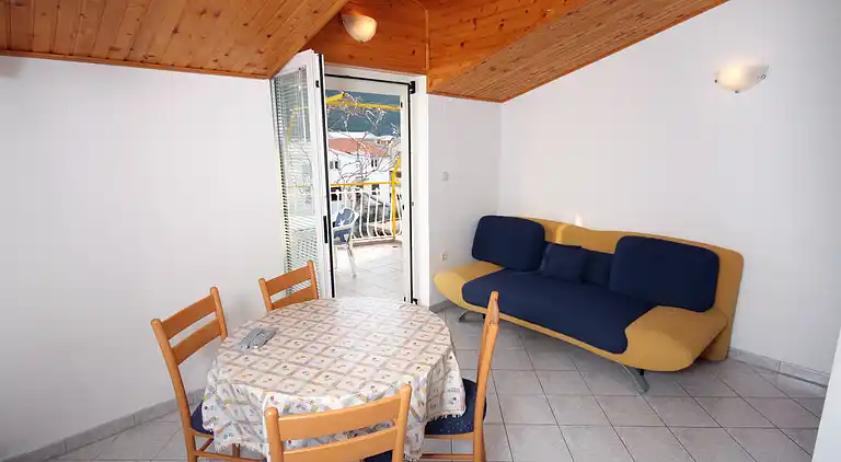 One bedroom apartment with terrace and sea view Grebaštica,