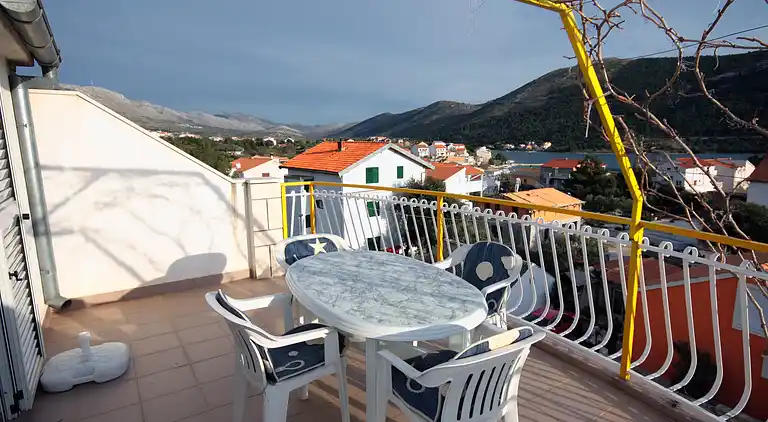One bedroom apartment with terrace and sea view Grebaštica,