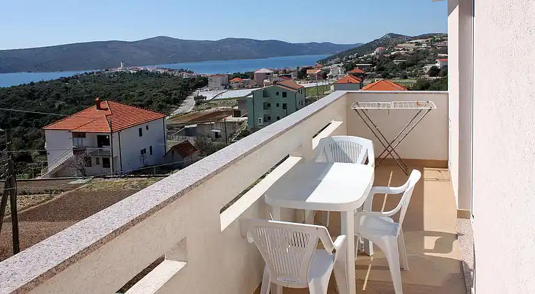 One bedroom apartment with balcony and sea view Seget